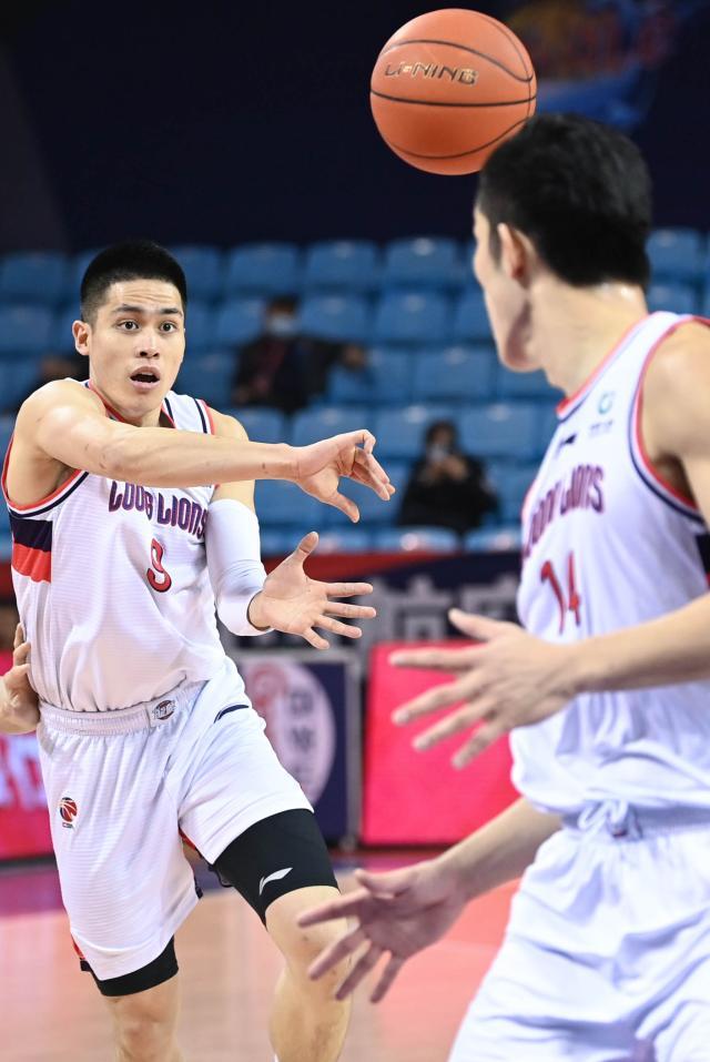 leyu集团-CBA历史第一人！陈盈骏3战58助攻 他已是MVP大热门