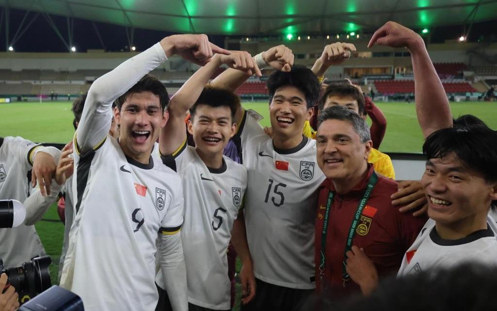 进军亚洲杯决赛，U23国足用“力量足球”展现自信｜新京报快评