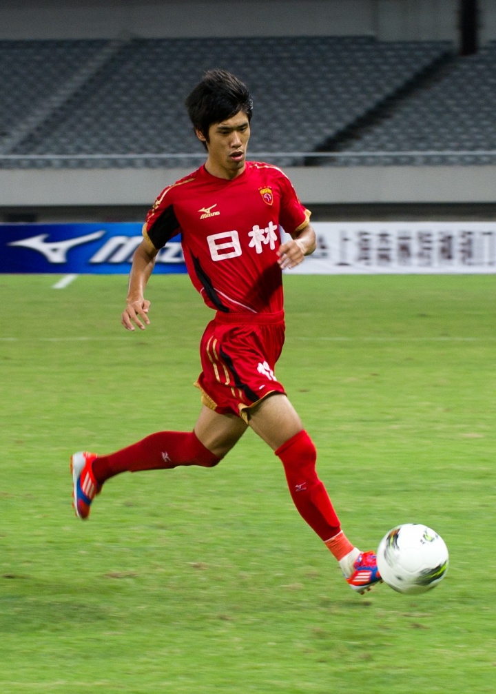 乐鱼电竞-一人一城！吕文君跟随海港从中乙→中甲→中超夺冠，退役执教梯队